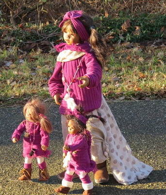 Himstedt Kinder dressed in outfits by Marjolein